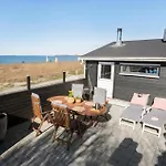 2 Bedroom Lovely In 度假居