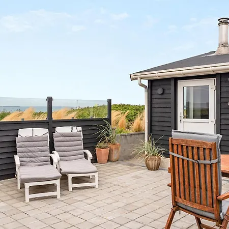 Dom wakacyjny 2 Bedroom Lovely In