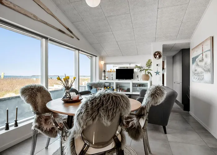 Сasa de vacaciones 2 Bedroom Lovely In